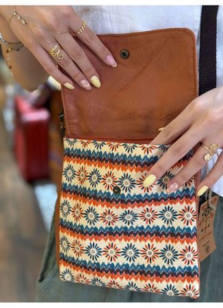 Dokuma Kahverengi Önü Desenli Kol Çantası