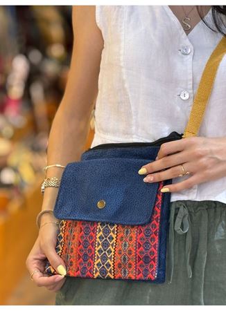 Dokuma Lacivert Önü Desenli Kol Çantası