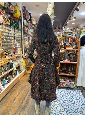 Karat Desenli Derin V Yaka Uzun Kollu Elbise