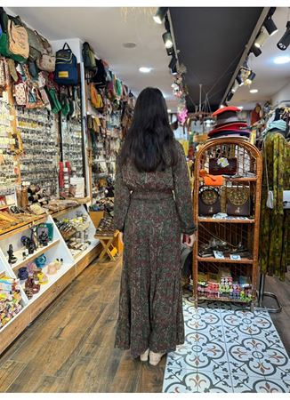 V Yaka Gipe Detaylı Volanlı Haki Kışlık Elbise