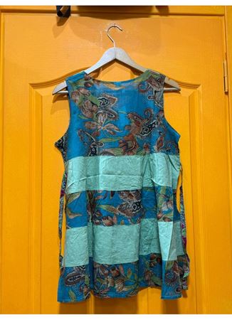 Hint İşlemeli Bluz