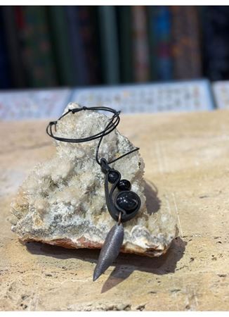 El İşi Özel Tasarım Doğal Taşlı Deri Kolye