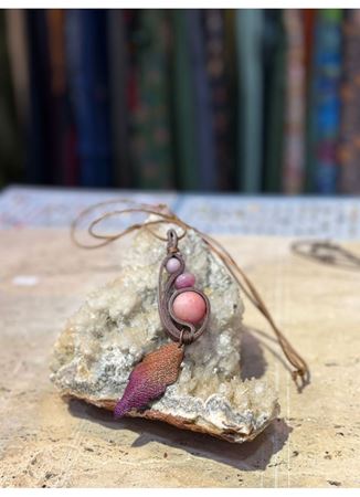 El İşi Özel Tasarım Doğal Taşlı Deri Kolye