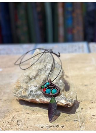 El İşi Özel Tasarım Doğal Taşlı Deri Kolye