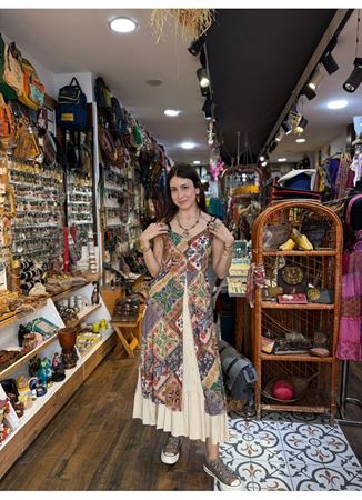 İnce Askılı Çift Katlı Düğmeli Bej Çiçekli Elbise