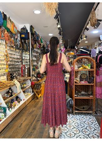 Geniş Yaka Ön Bağcıklı Kırmızı Çiçekli Elbise