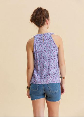 Halter Yaka Düğme Detaylı Pileli Lila Çiçekli Bluz